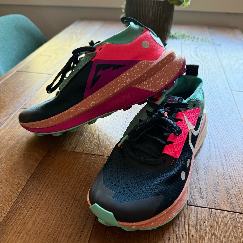 Nike Zegama Blue and Pink Trail Running Shoes - Picture 2 of 6